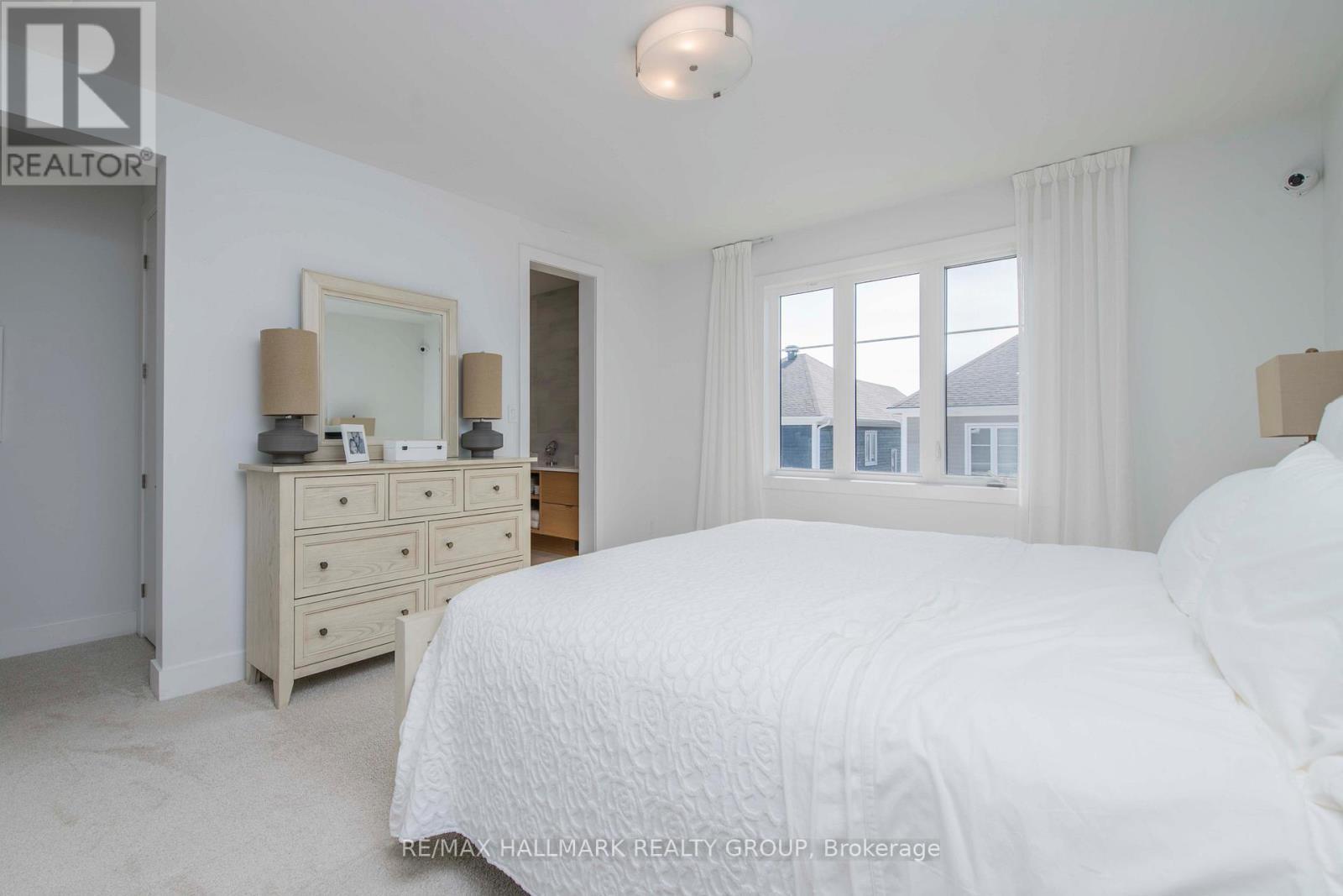 106 Hackamore Crescent, Ottawa, ON - Indoor Photo Showing Bedroom