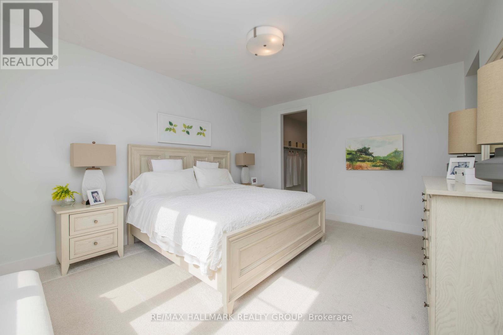 106 Hackamore Crescent, Ottawa, ON - Indoor Photo Showing Bedroom