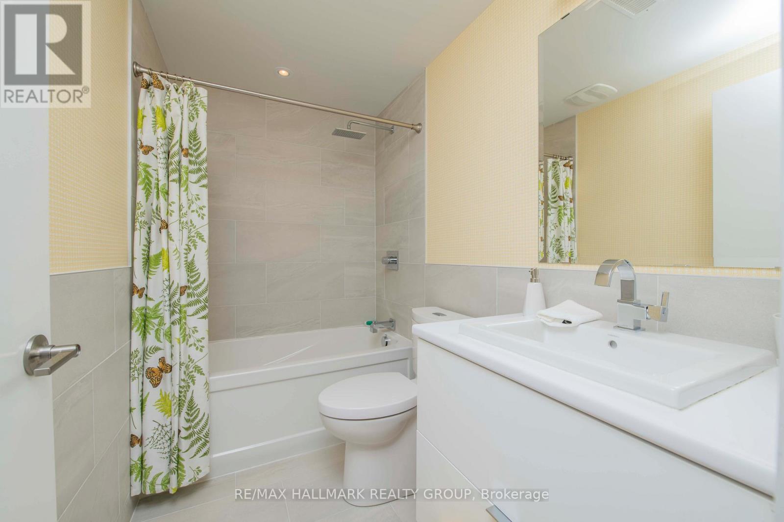 106 Hackamore Crescent, Ottawa, ON - Indoor Photo Showing Bathroom