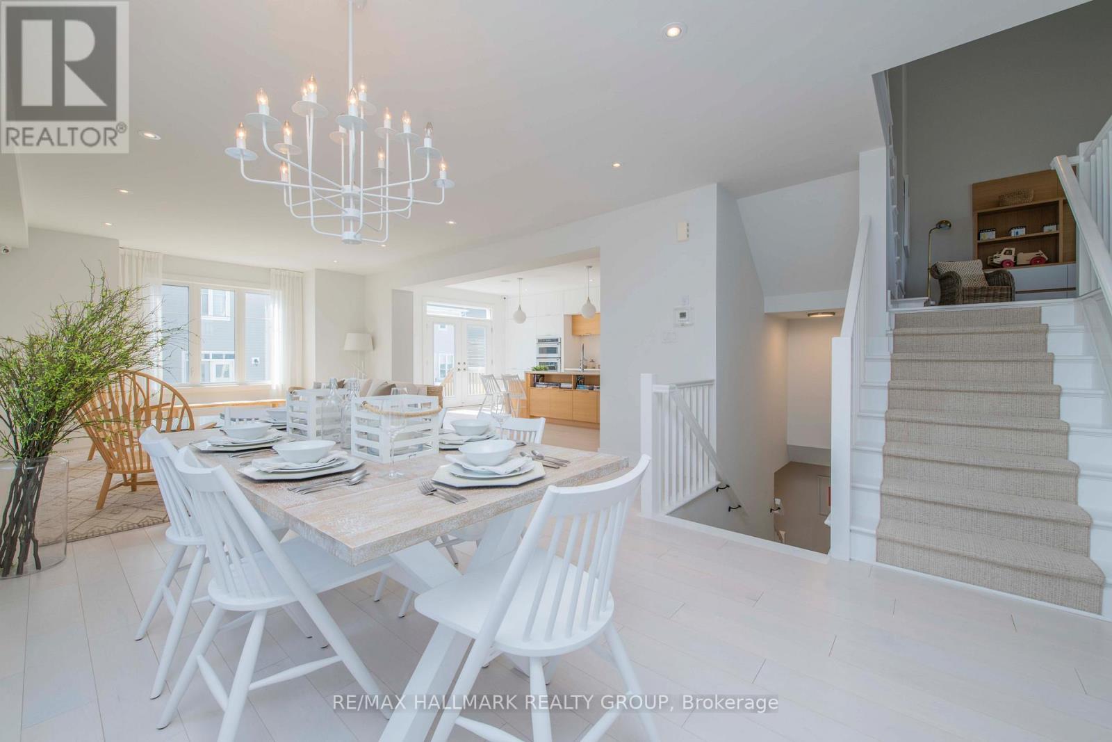 106 Hackamore Crescent, Ottawa, ON - Indoor Photo Showing Dining Room