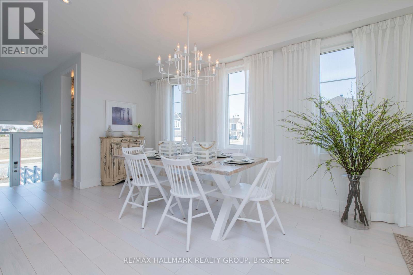 106 Hackamore Crescent, Ottawa, ON - Indoor Photo Showing Dining Room