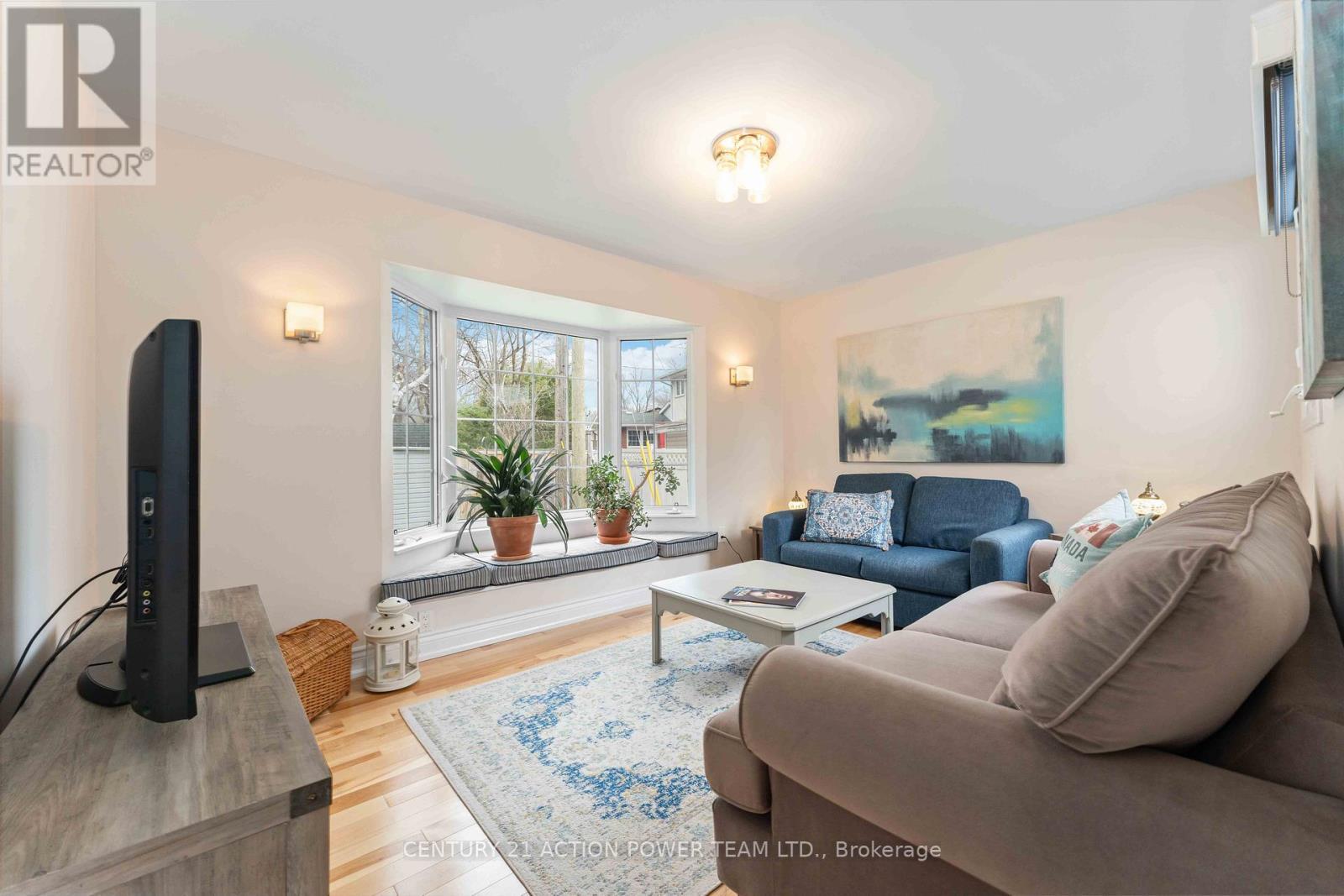 594 Noble Crescent, Ottawa, ON - Indoor Photo Showing Living Room