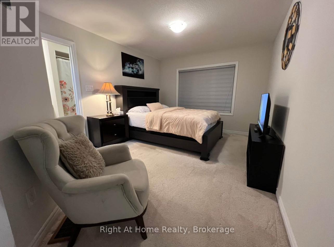 2Nd Master Suite - 54 Pace Avenue, Brantford, ON - Indoor Photo Showing Bedroom