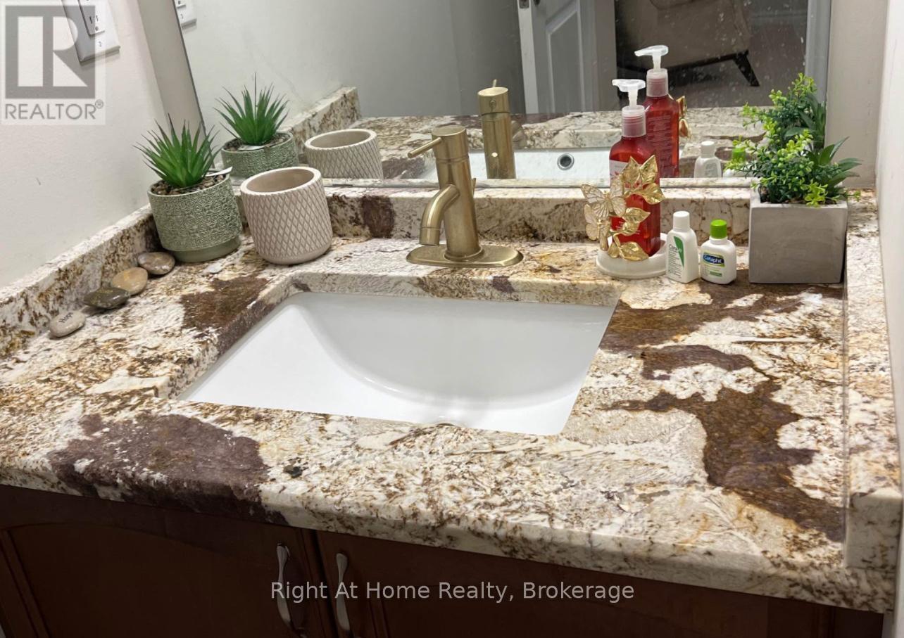 2Nd Master Suite - 54 Pace Avenue, Brantford, ON - Indoor Photo Showing Bathroom