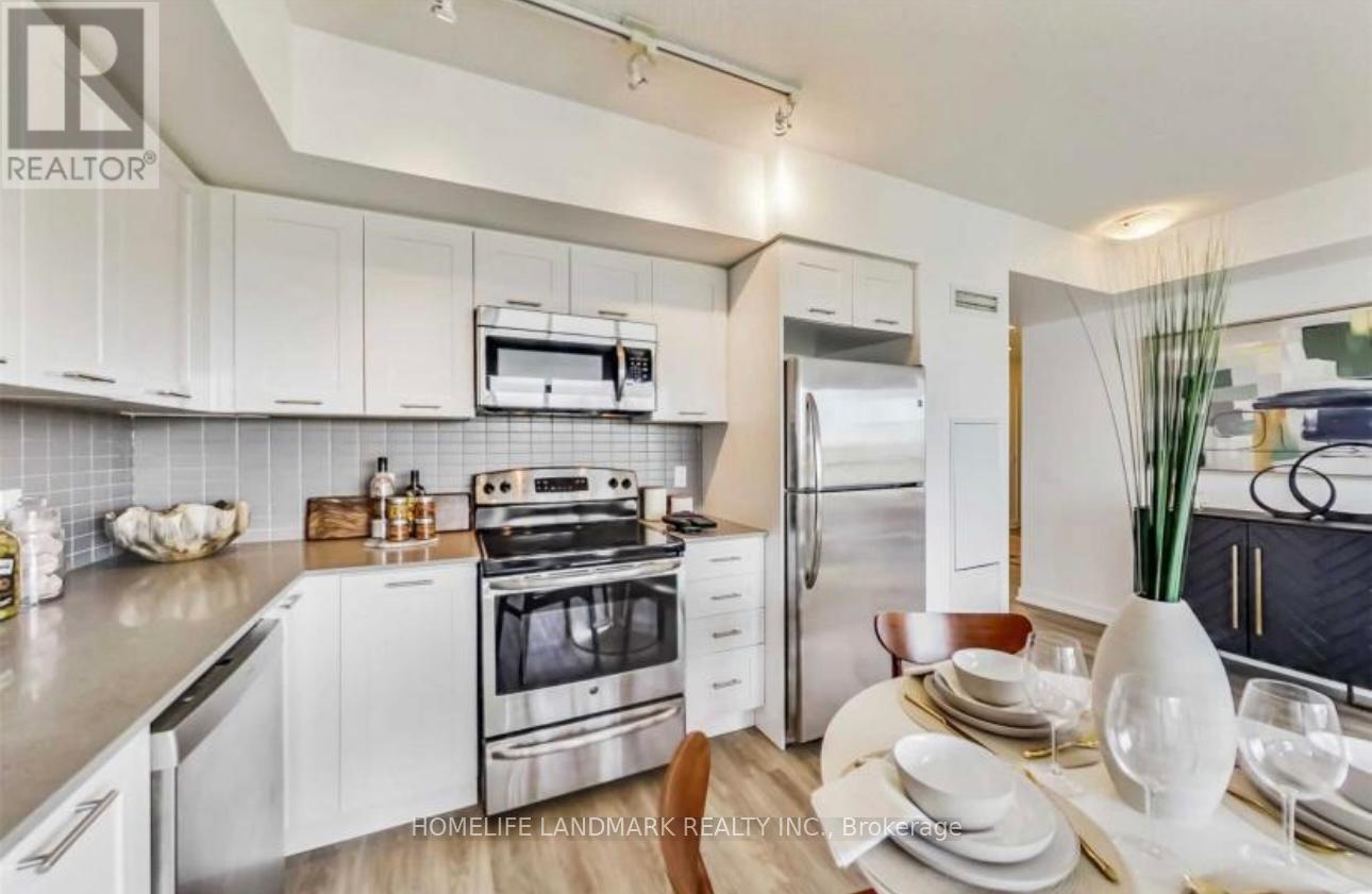 907 - 2220 Lake Shore Boulevard W, Toronto, ON - Indoor Photo Showing Kitchen