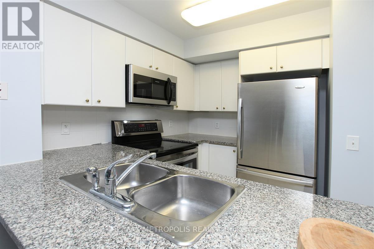 321 - 51 Lower Simcoe Street, Toronto, ON - Indoor Photo Showing Kitchen With Double Sink