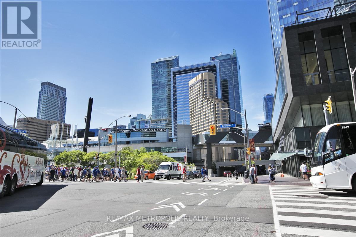 321 - 51 Lower Simcoe Street, Toronto, ON - Outdoor