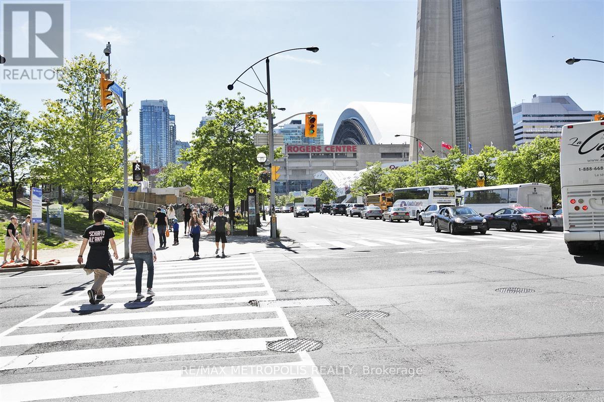 321 - 51 Lower Simcoe Street, Toronto, ON - Outdoor