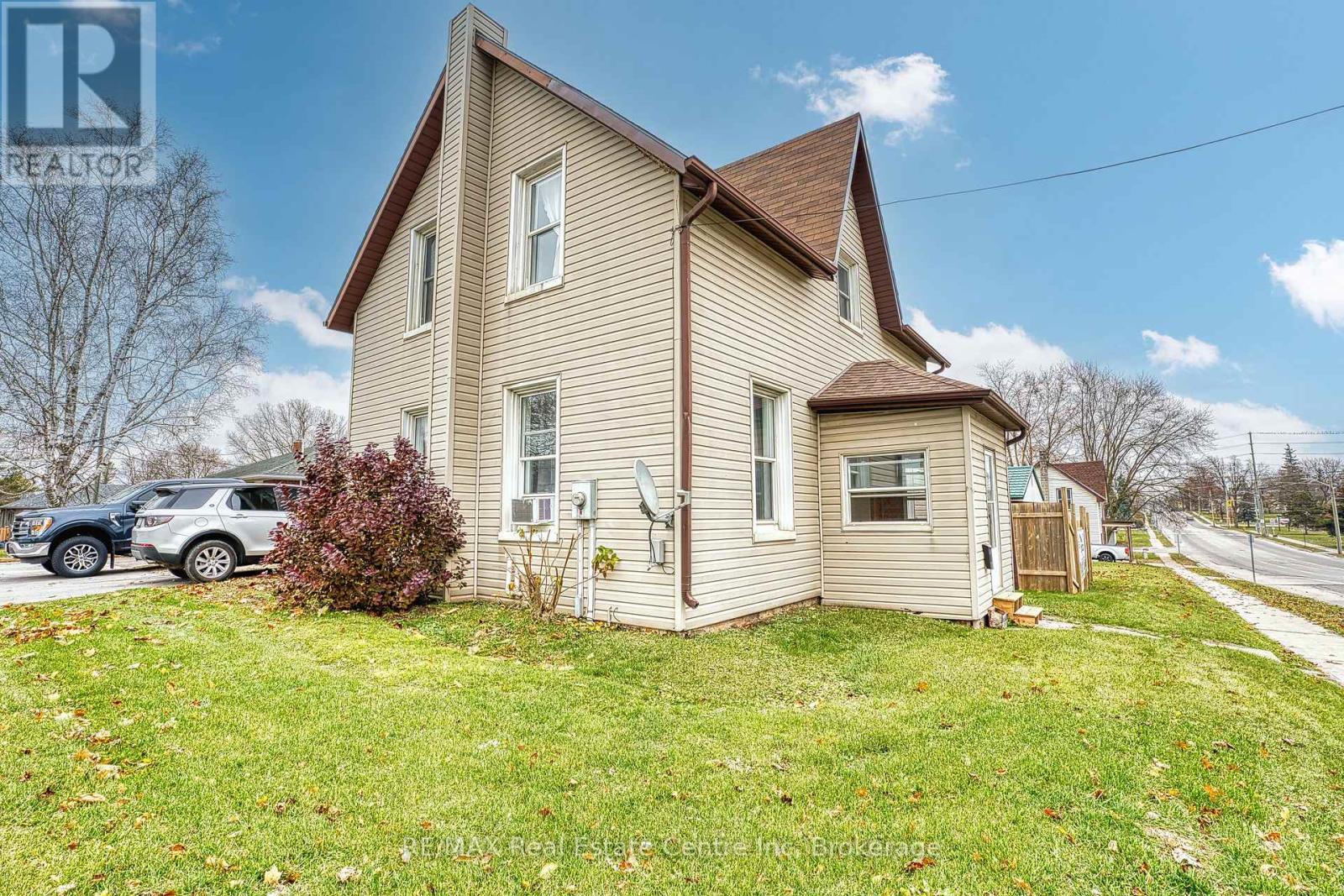 745 Main Street W, North Perth (Listowel), ON - Outdoor