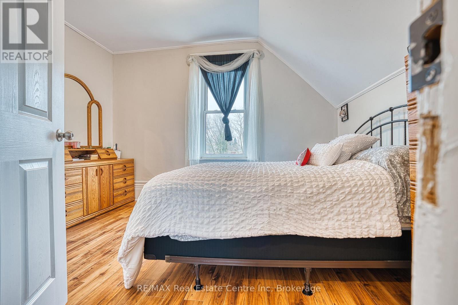 745 Main Street W, North Perth (Listowel), ON - Indoor Photo Showing Bedroom