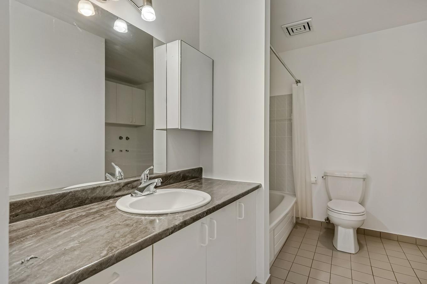 Bathroom - 312-305 Rue Laviolette, Saint-Jérôme, QC - Indoor Photo Showing Bathroom