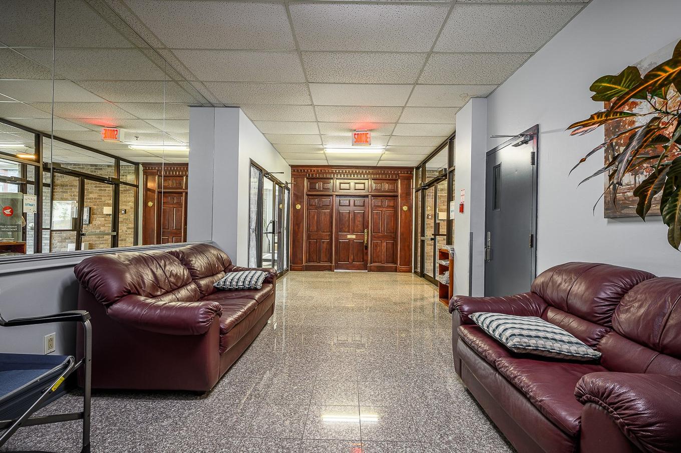 Hall - 312-305 Rue Laviolette, Saint-Jérôme, QC - Indoor