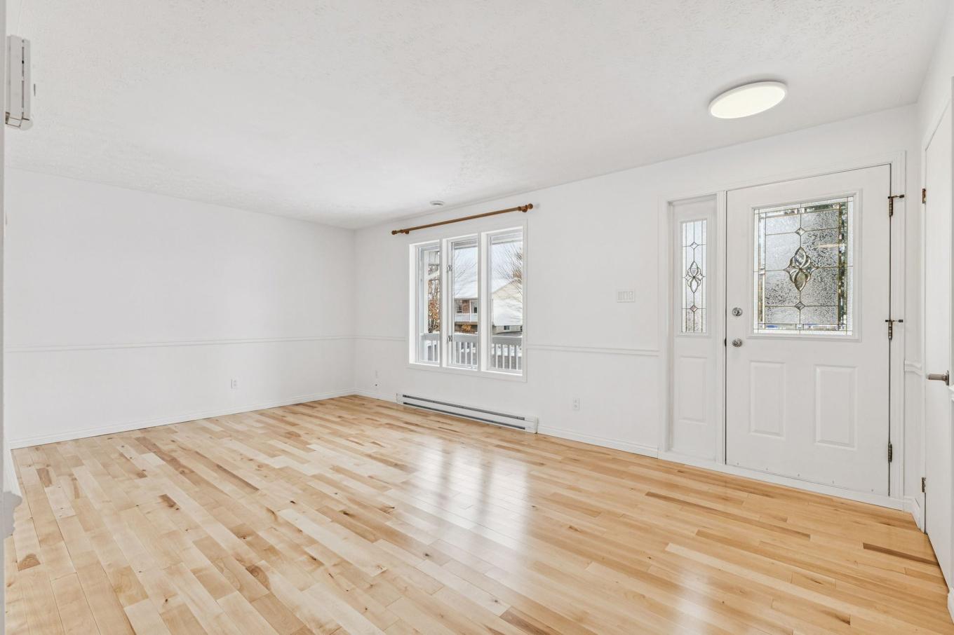 Living room - 21 Rue Valpin, Gatineau (Masson-Angers), QC - Indoor Photo Showing Other Room