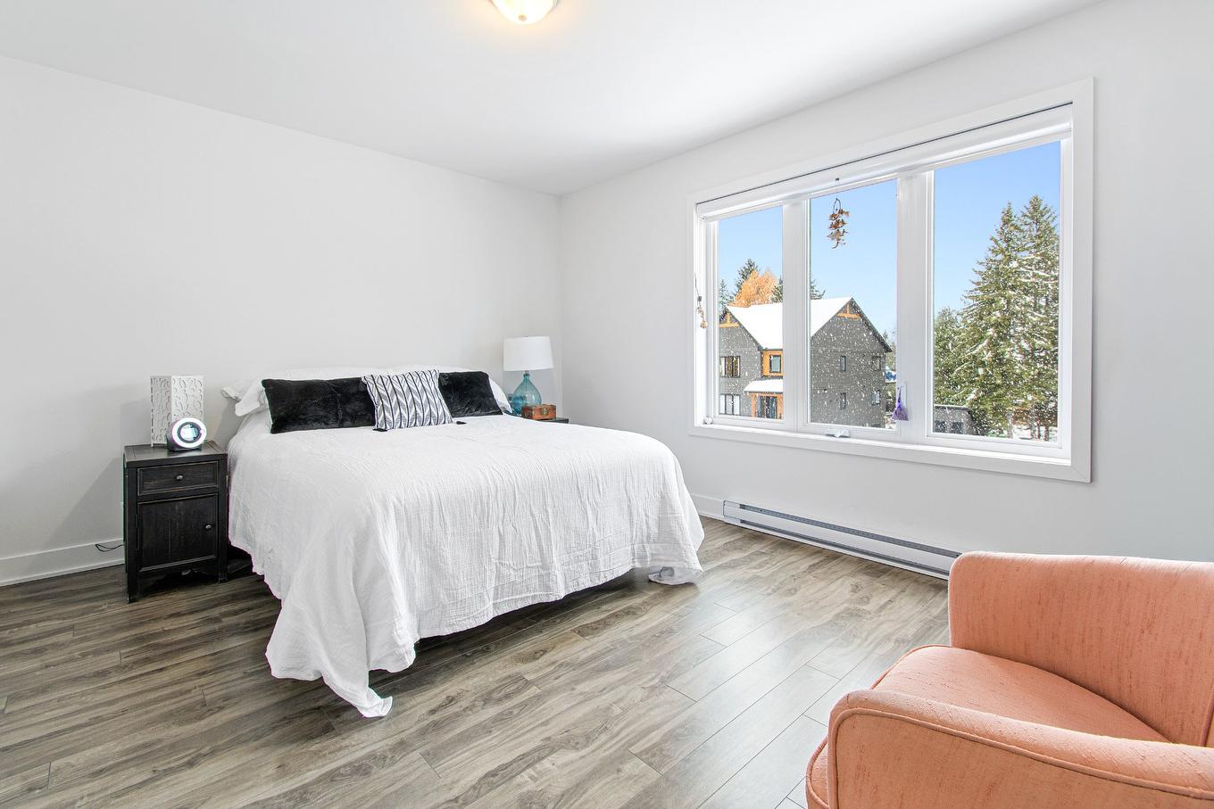 Primary bedroom - 550 Rue Charlie-Forbell, Mont-Tremblant, QC - Indoor Photo Showing Bedroom
