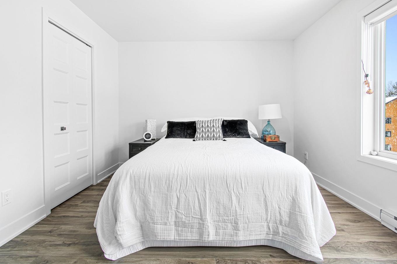 Primary bedroom - 550 Rue Charlie-Forbell, Mont-Tremblant, QC - Indoor Photo Showing Bedroom