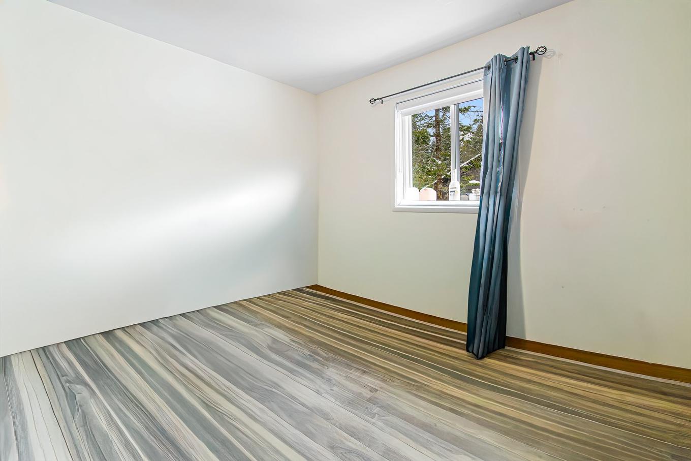 Bedroom - 550 Rue Charlie-Forbell, Mont-Tremblant, QC - Indoor Photo Showing Other Room