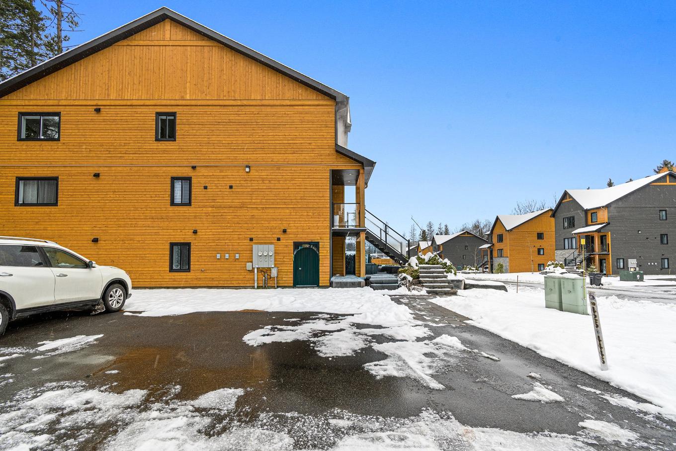 Parking - 550 Rue Charlie-Forbell, Mont-Tremblant, QC - Outdoor