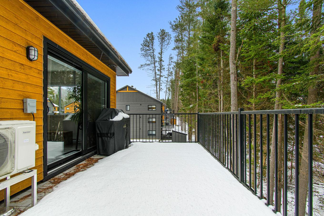 Balcony - 550 Rue Charlie-Forbell, Mont-Tremblant, QC - Outdoor With Exterior