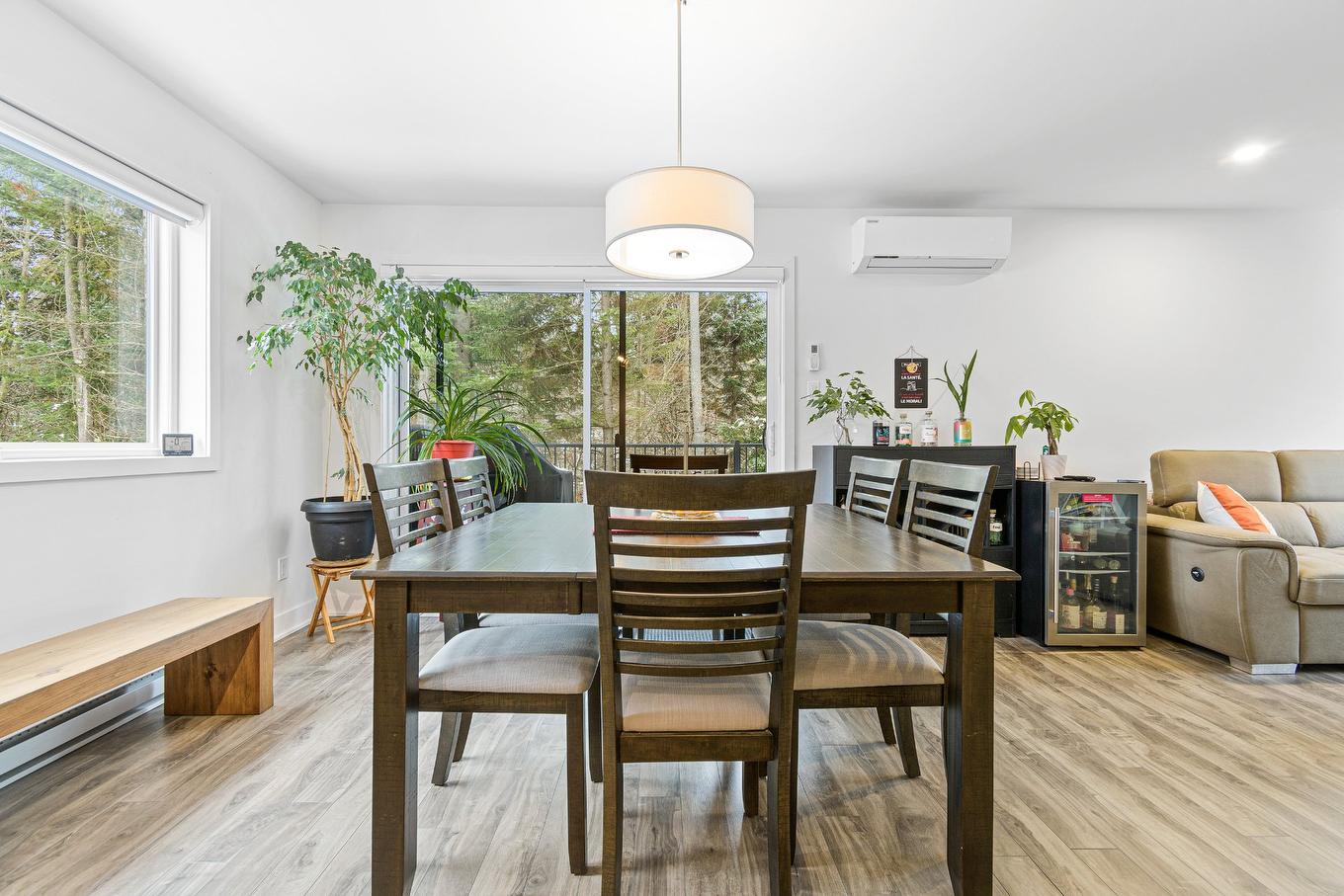 Dining room - 550 Rue Charlie-Forbell, Mont-Tremblant, QC - Indoor Photo Showing Dining Room