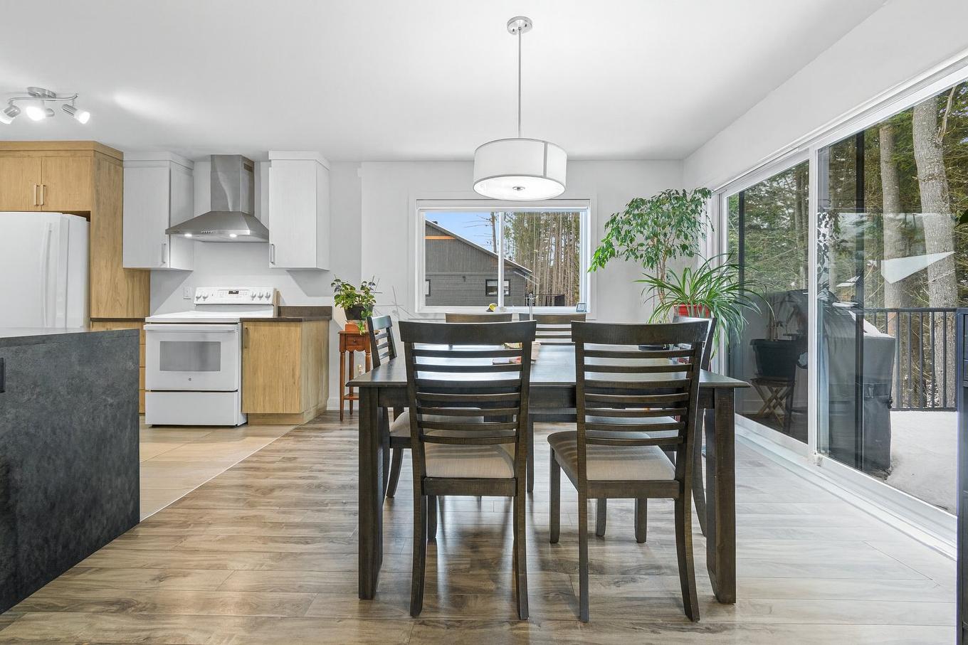 Dining room - 550 Rue Charlie-Forbell, Mont-Tremblant, QC - Indoor