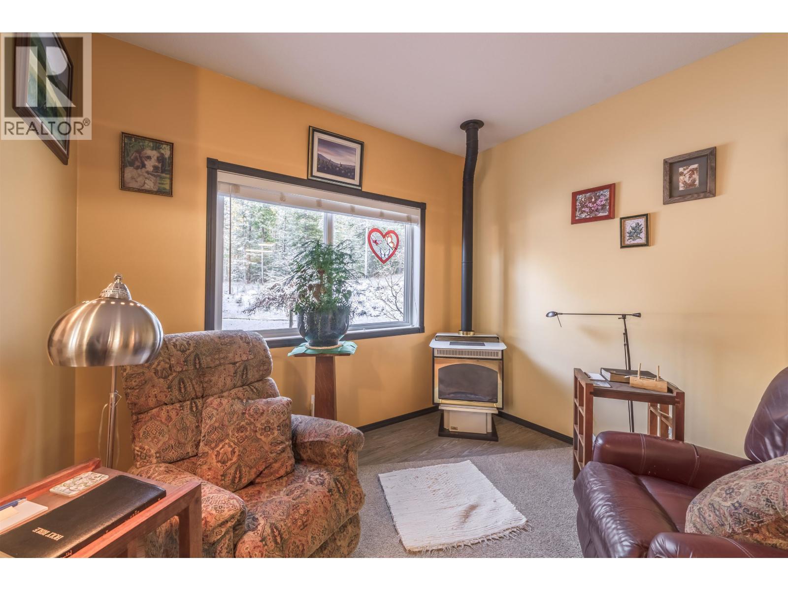 6154 Marlborough Road, Horse Lake, BC - Indoor