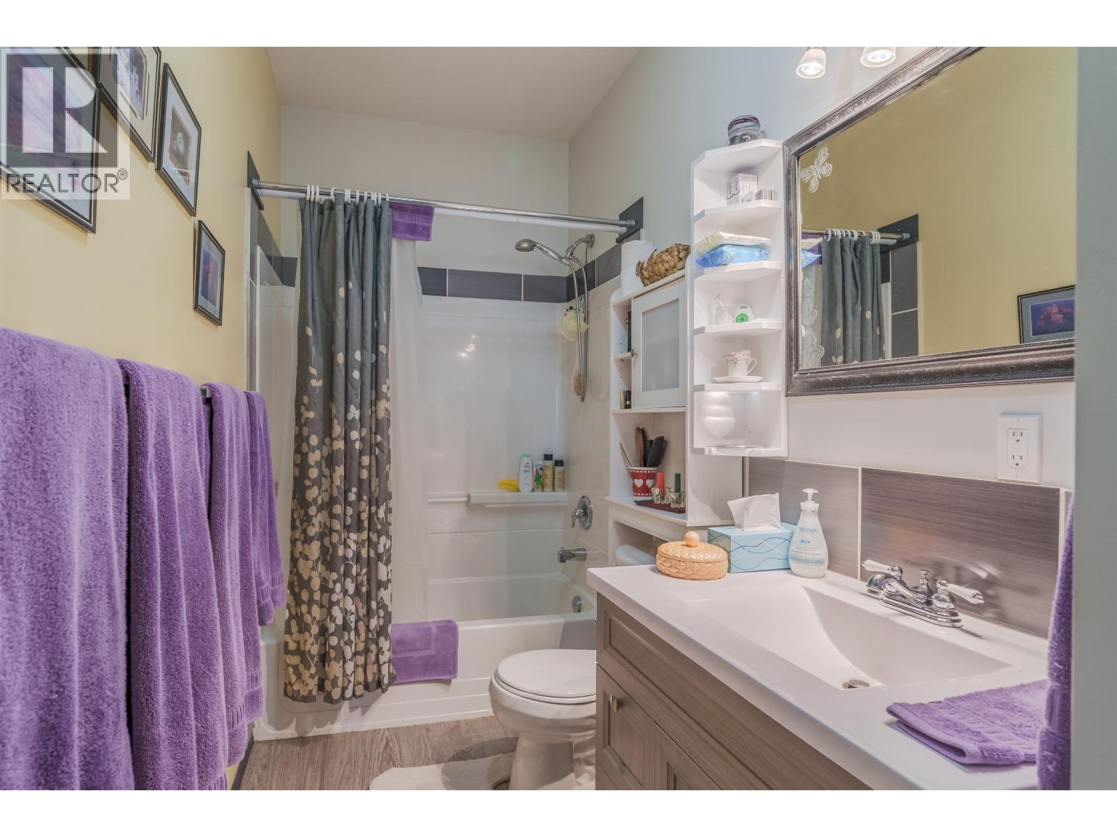 6154 Marlborough Road, Horse Lake, BC - Indoor Photo Showing Bathroom