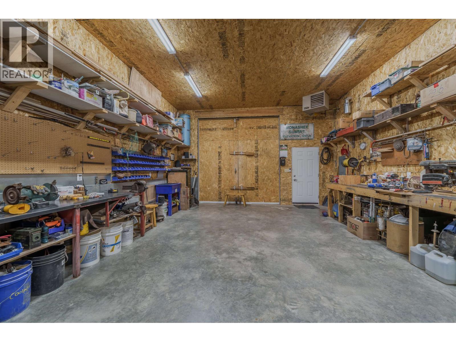 6154 Marlborough Road, Horse Lake, BC - Indoor Photo Showing Garage