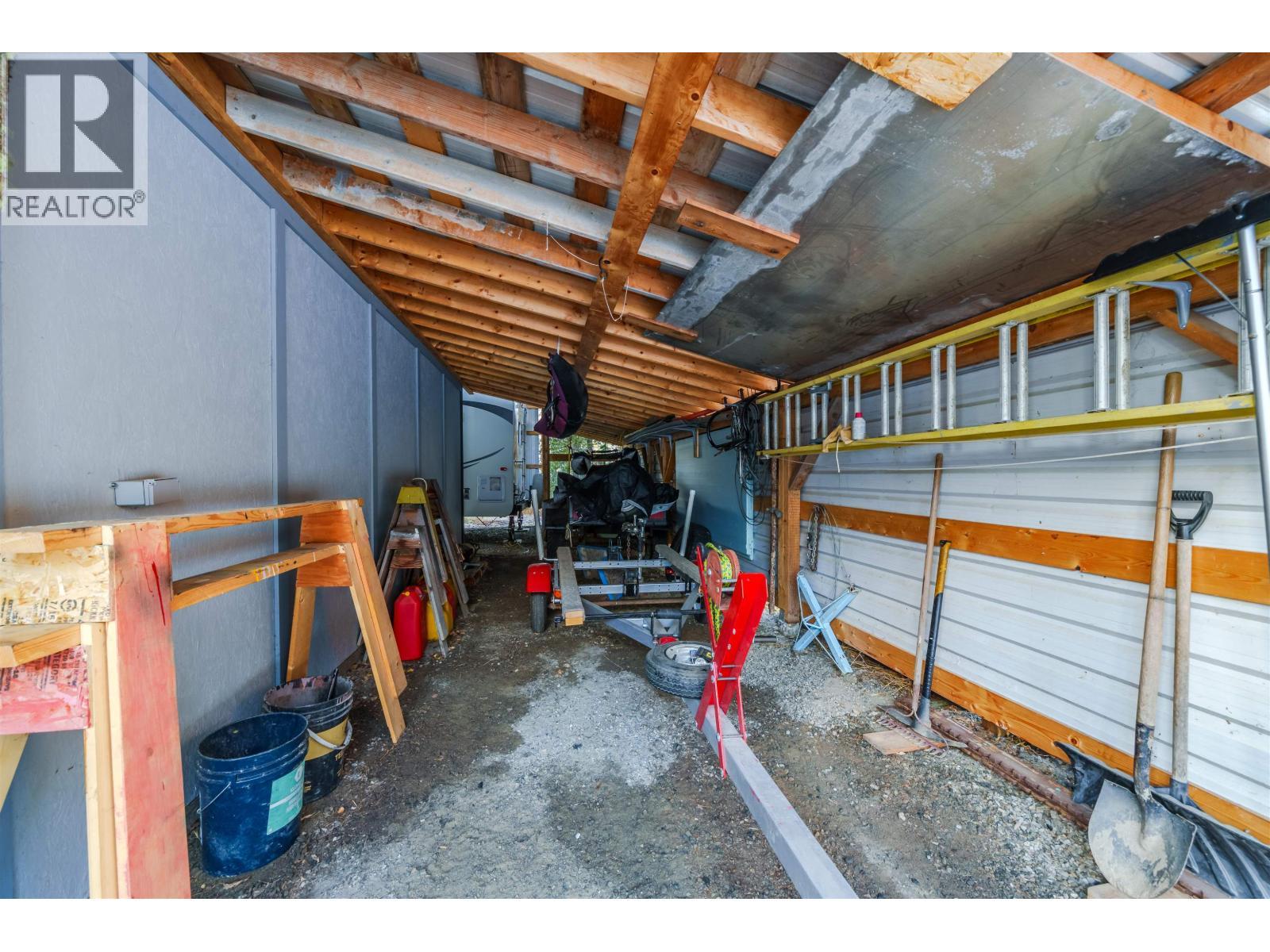 6154 Marlborough Road, Horse Lake, BC - Indoor Photo Showing Garage