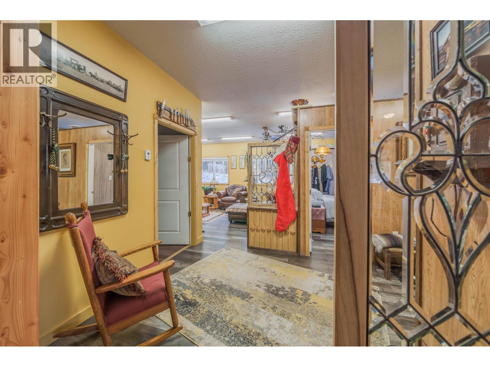 6154 Marlborough Road, Horse Lake, BC - Indoor