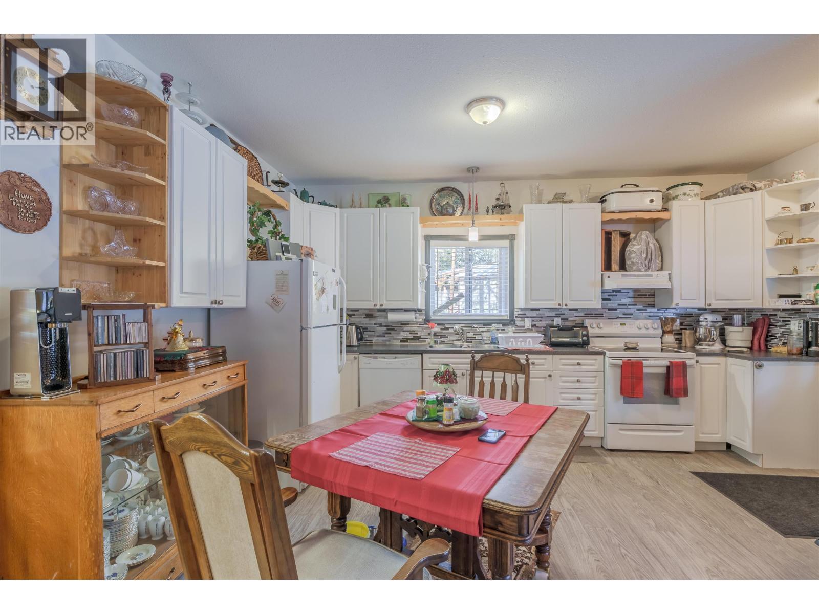 6154 Marlborough Road, Horse Lake, BC - Indoor