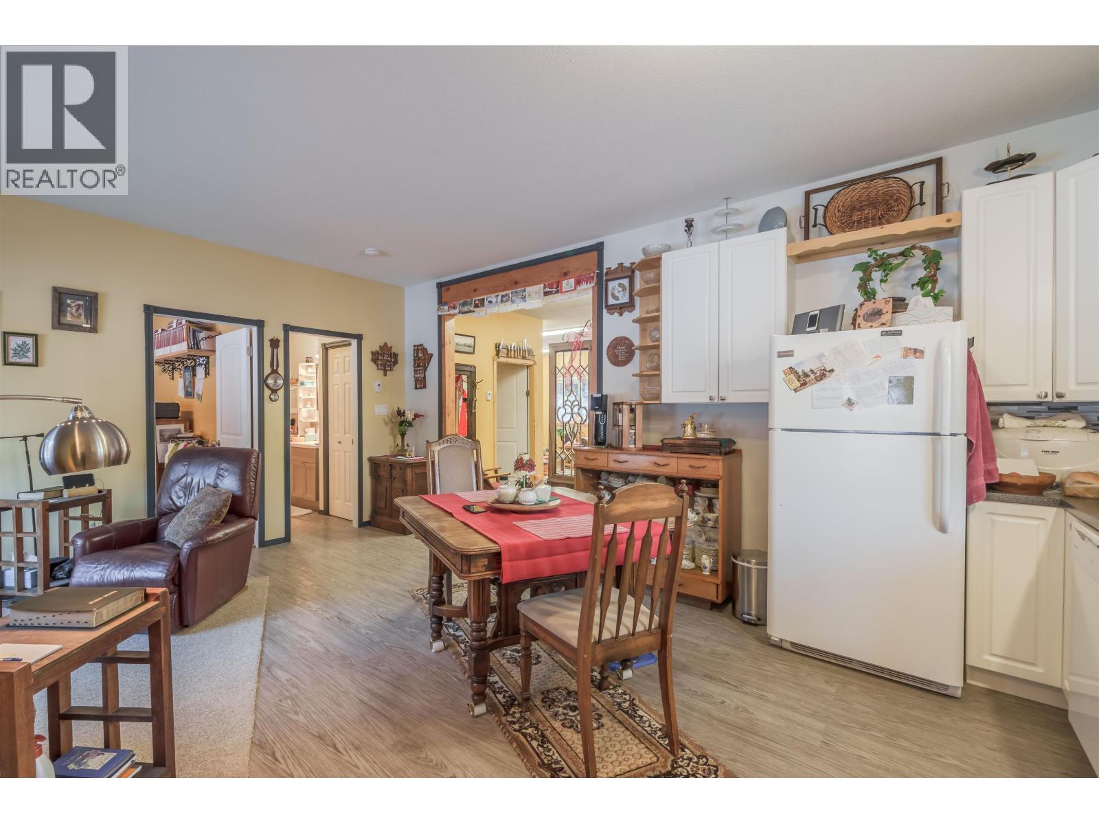 6154 Marlborough Road, Horse Lake, BC - Indoor