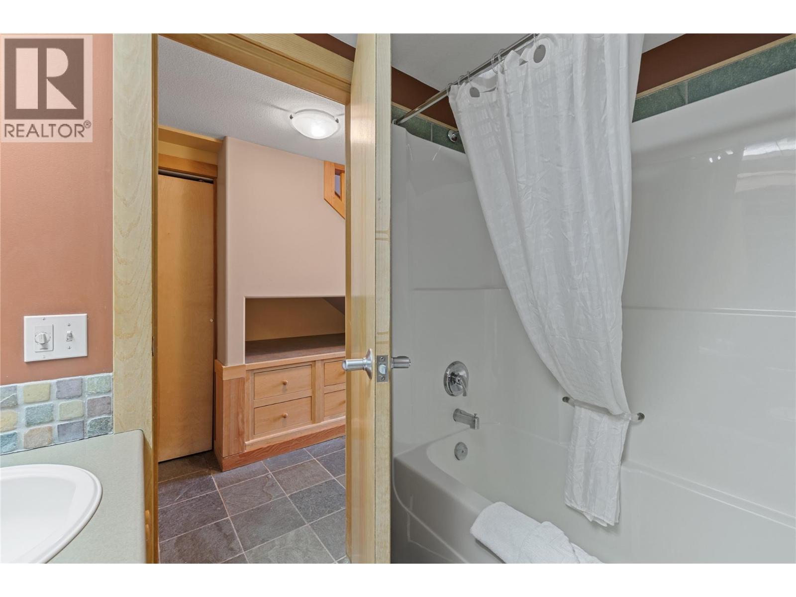 5335 Big White Road Unit# 220, Big White, BC - Indoor Photo Showing Bathroom