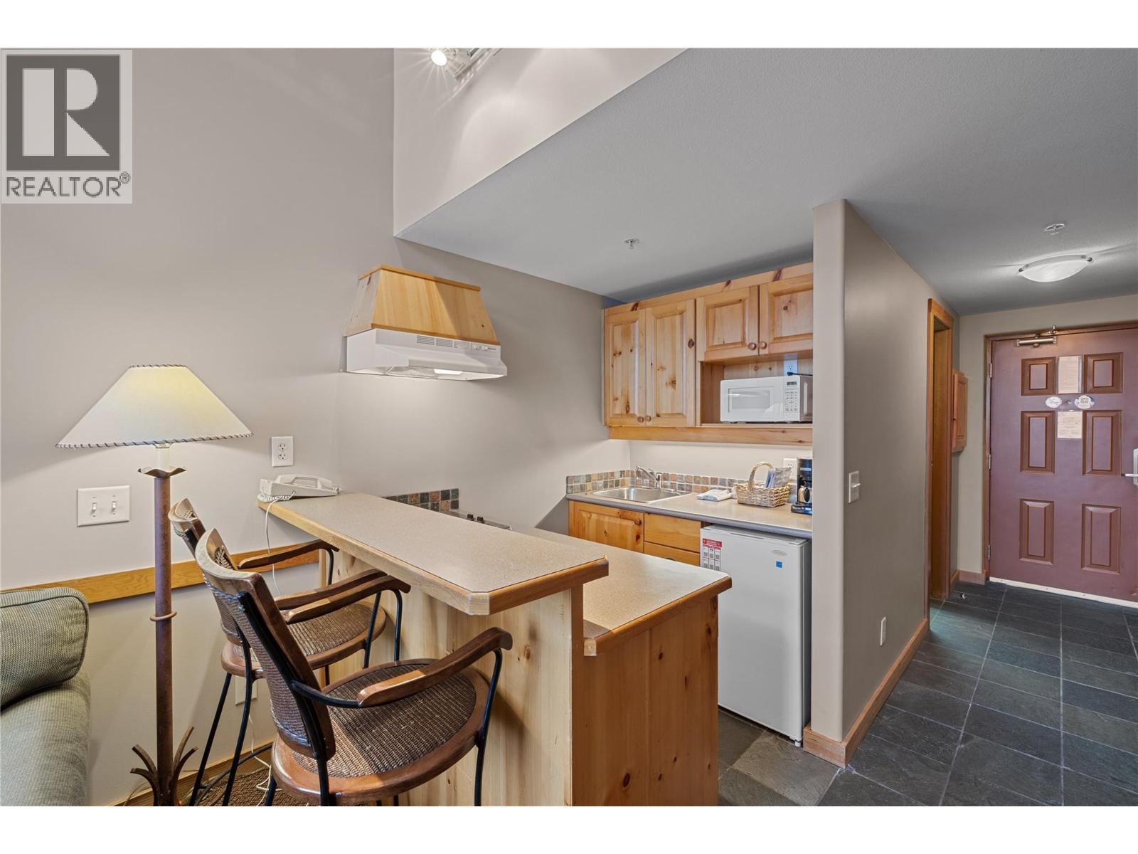 5335 Big White Road Unit# 220, Big White, BC - Indoor Photo Showing Kitchen