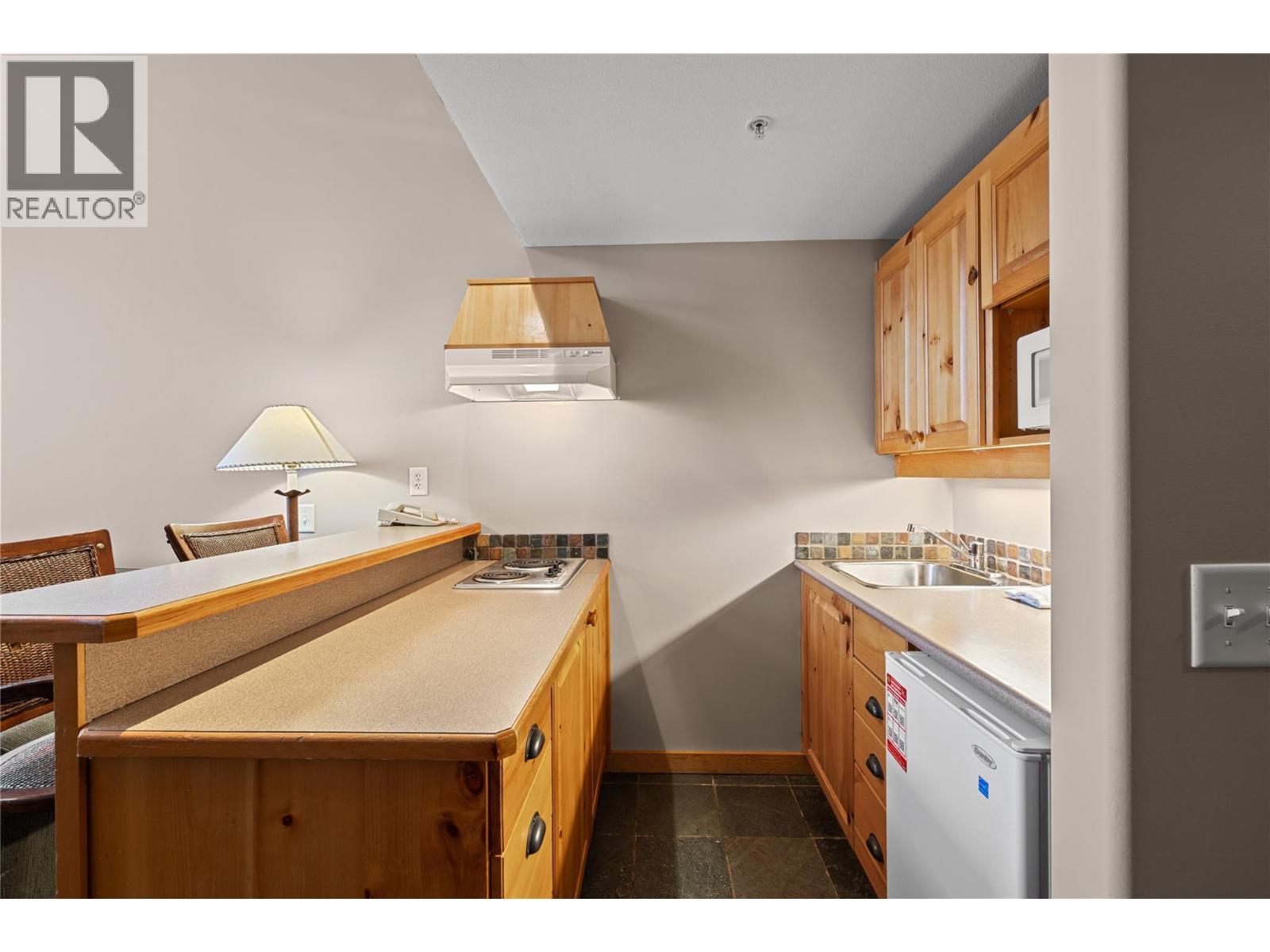 5335 Big White Road Unit# 220, Big White, BC - Indoor Photo Showing Kitchen