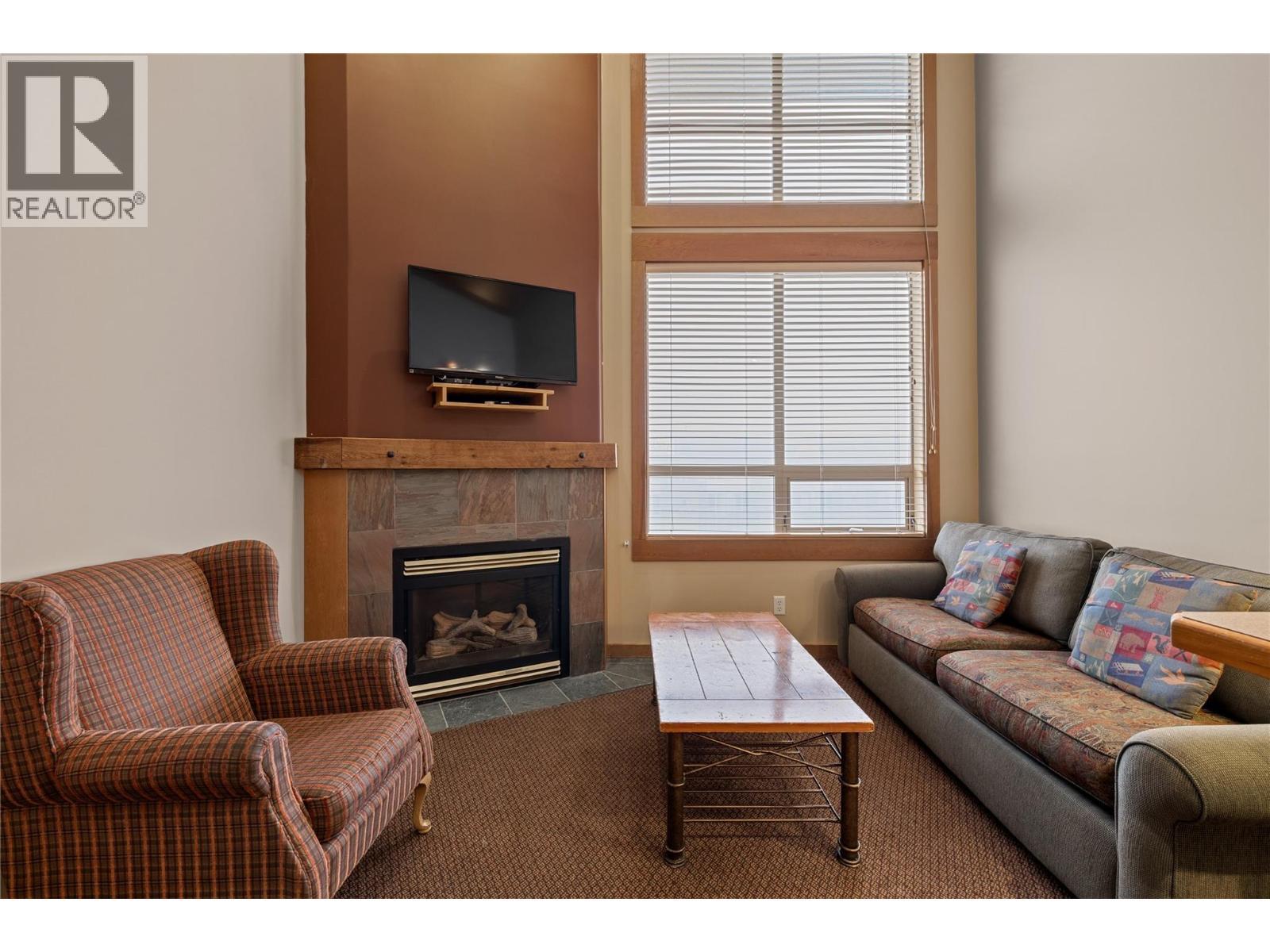 5335 Big White Road Unit# 220, Big White, BC - Indoor Photo Showing Living Room With Fireplace