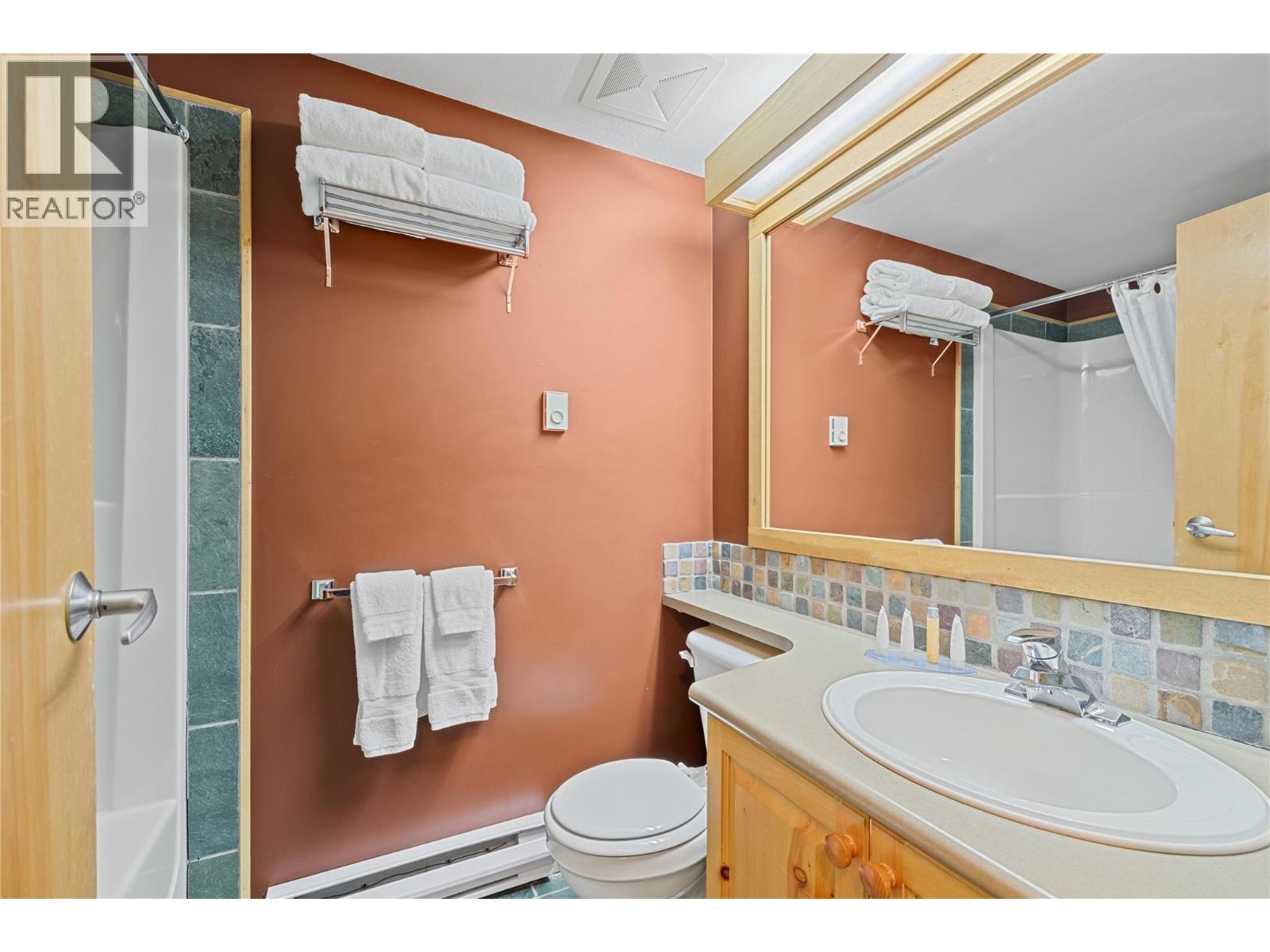 5335 Big White Road Unit# 220, Big White, BC - Indoor Photo Showing Bathroom