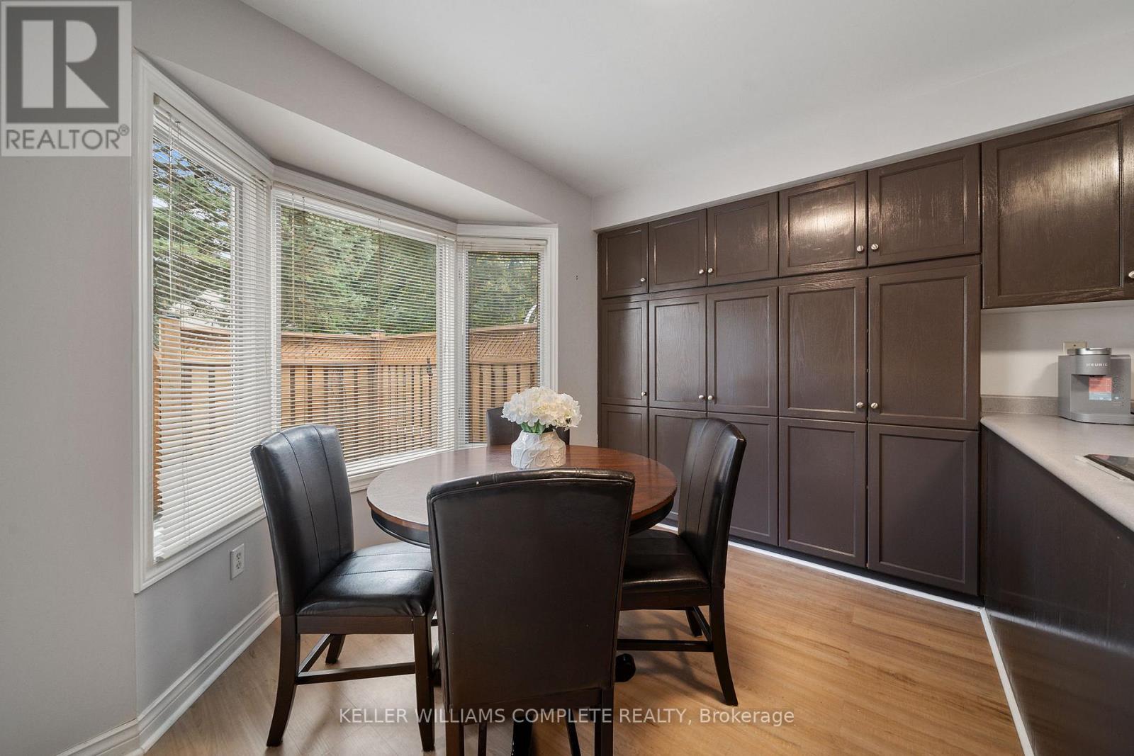 10 - 320 Hamilton Drive, Hamilton, ON - Indoor Photo Showing Dining Room