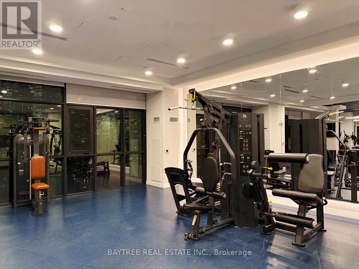 425 - 135 Lower Sherbourne Street W, Toronto, ON - Indoor Photo Showing Gym Room