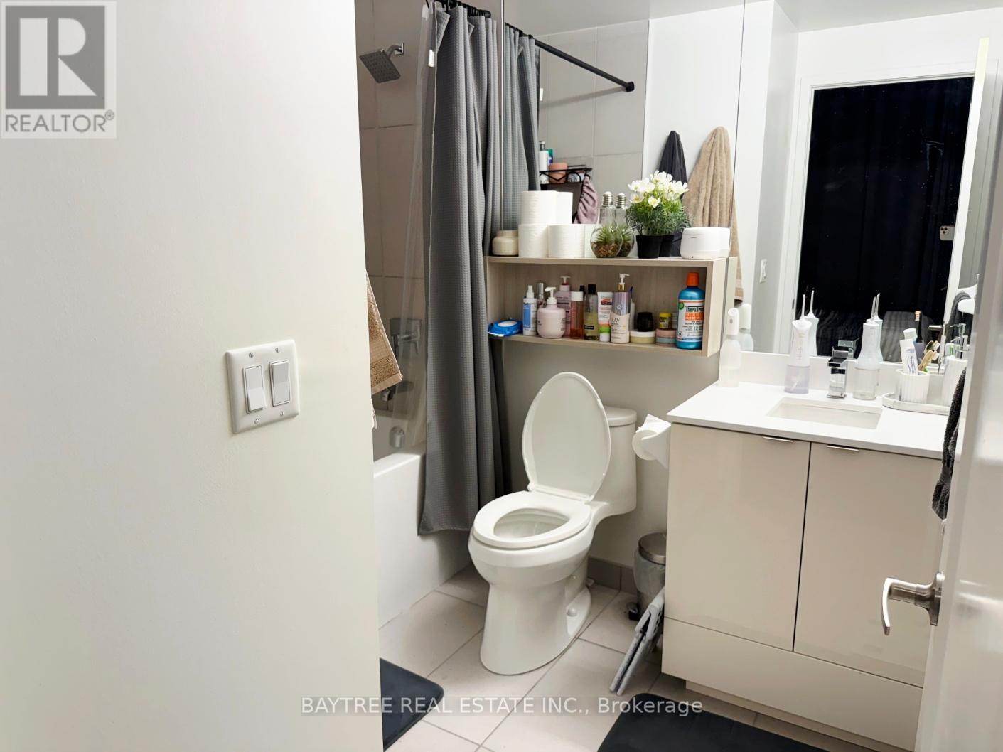 425 - 135 Lower Sherbourne Street W, Toronto, ON - Indoor Photo Showing Bathroom