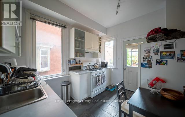 410 Manning Avenue, Toronto, ON - Indoor Photo Showing Kitchen
