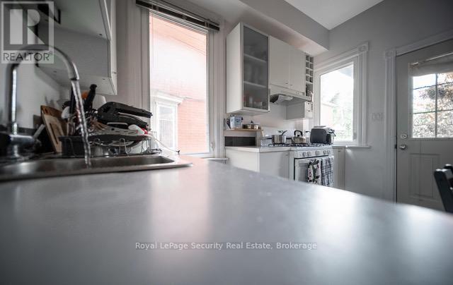 410 Manning Avenue, Toronto, ON - Indoor