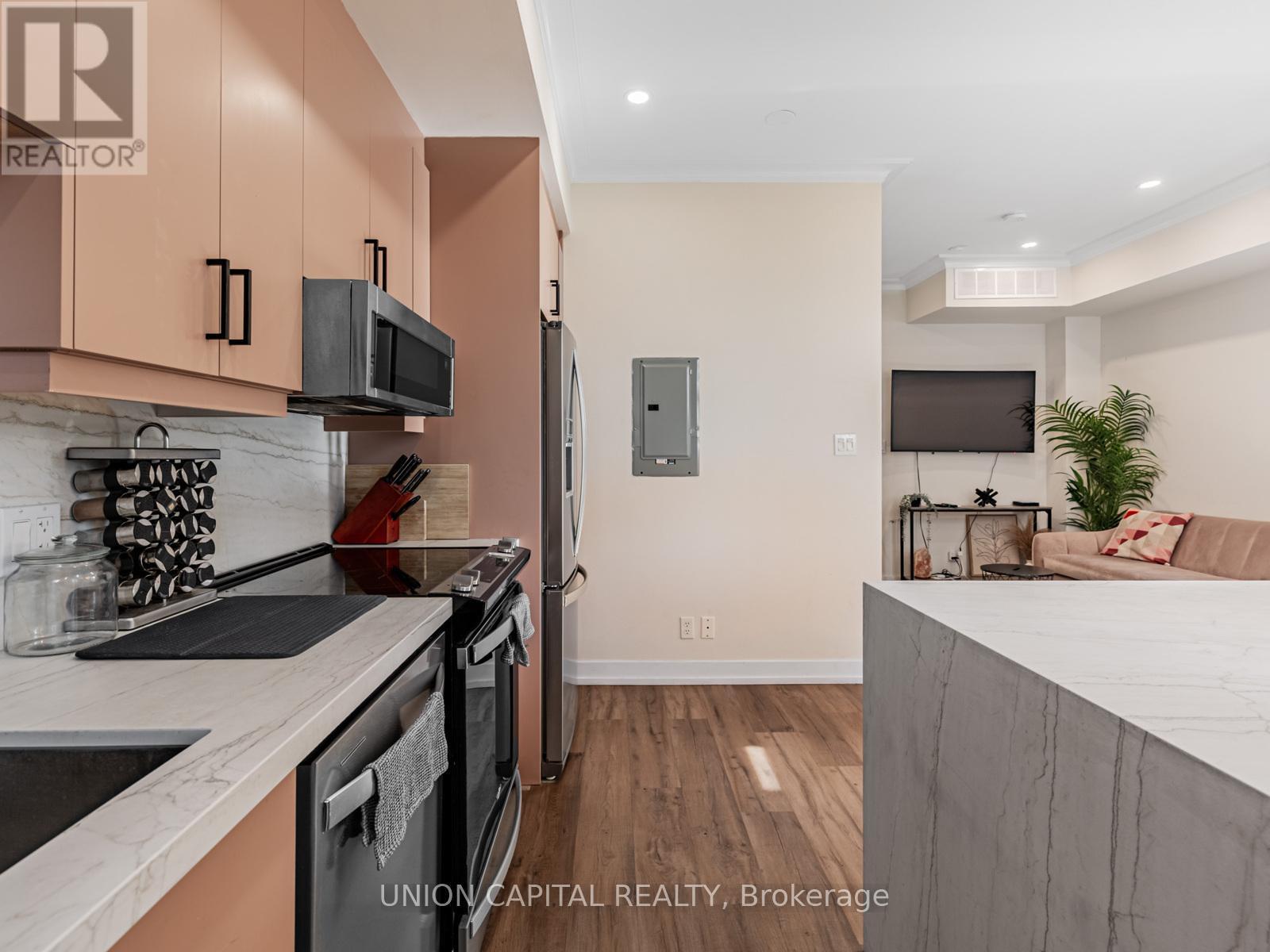 Th3 - 60 Carr Street, Toronto, ON - Indoor Photo Showing Kitchen