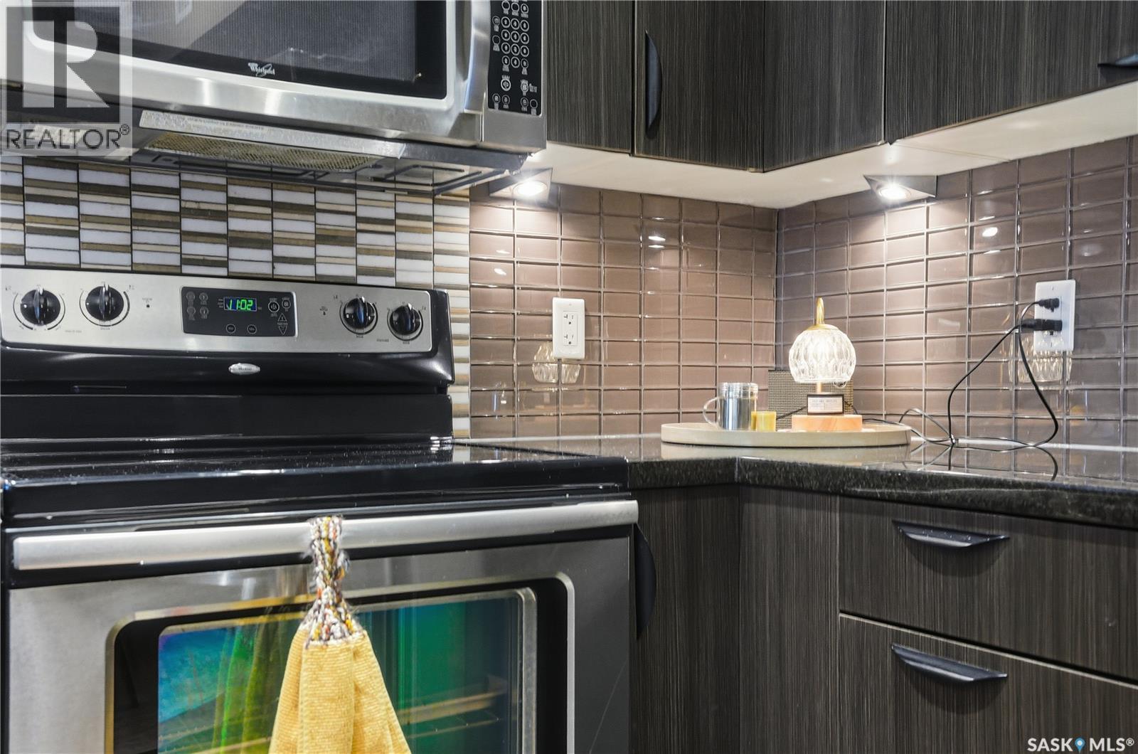 110 721 8Th Street E, Saskatoon, SK - Indoor Photo Showing Kitchen