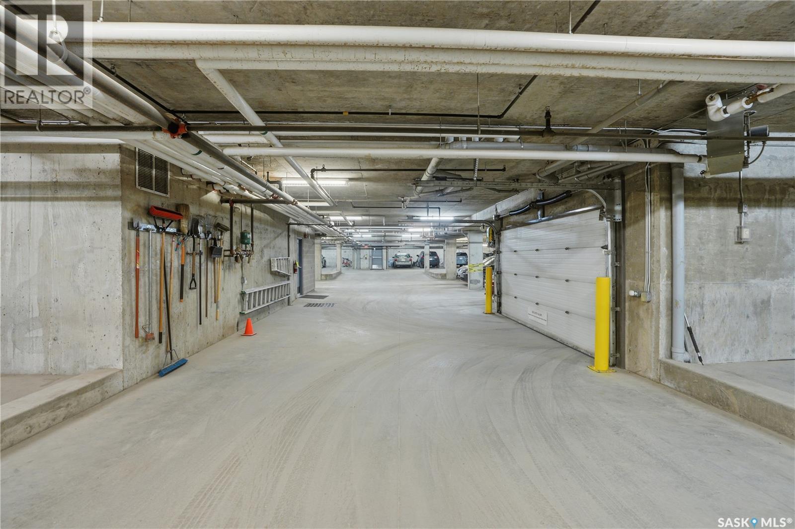 110 721 8Th Street E, Saskatoon, SK - Indoor Photo Showing Garage