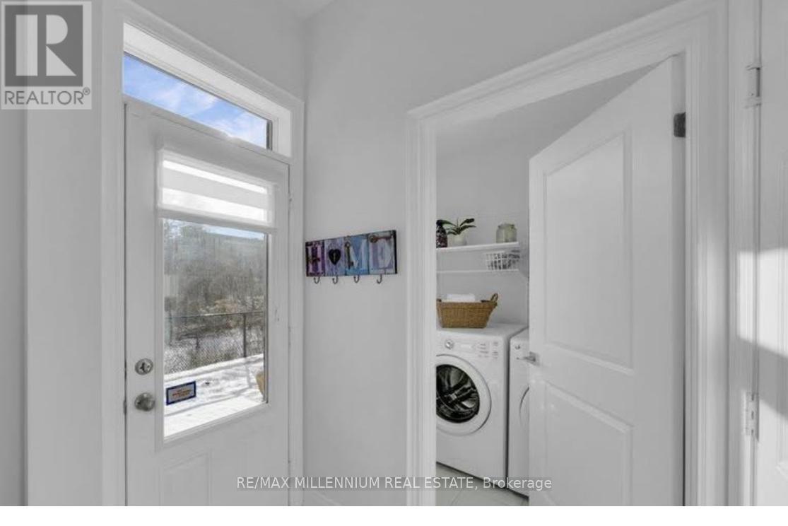1 Ingleside Street, Vaughan, ON - Indoor Photo Showing Laundry Room