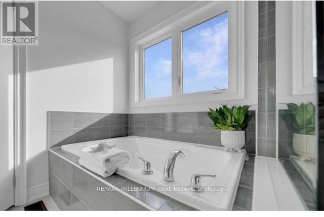 1 Ingleside Street, Vaughan, ON - Indoor Photo Showing Bathroom