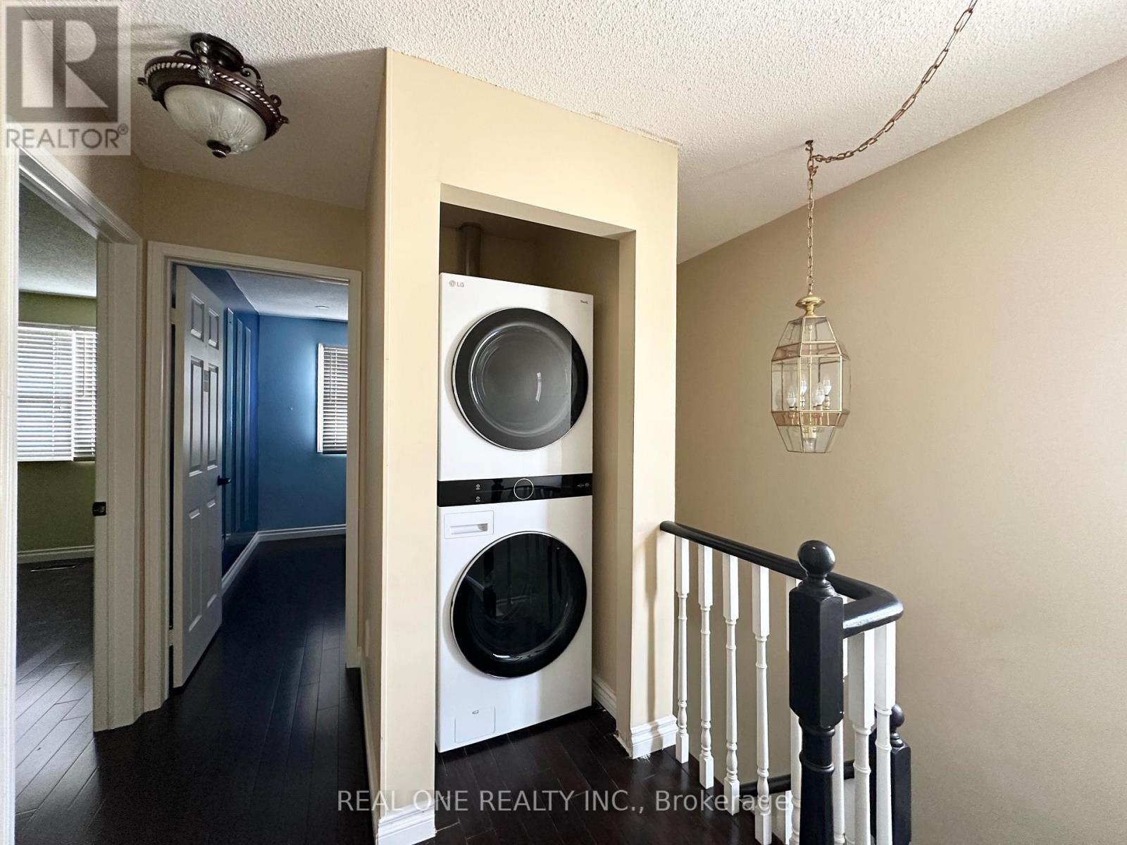 144 Clansman Trail, Mississauga, ON - Indoor Photo Showing Other Room