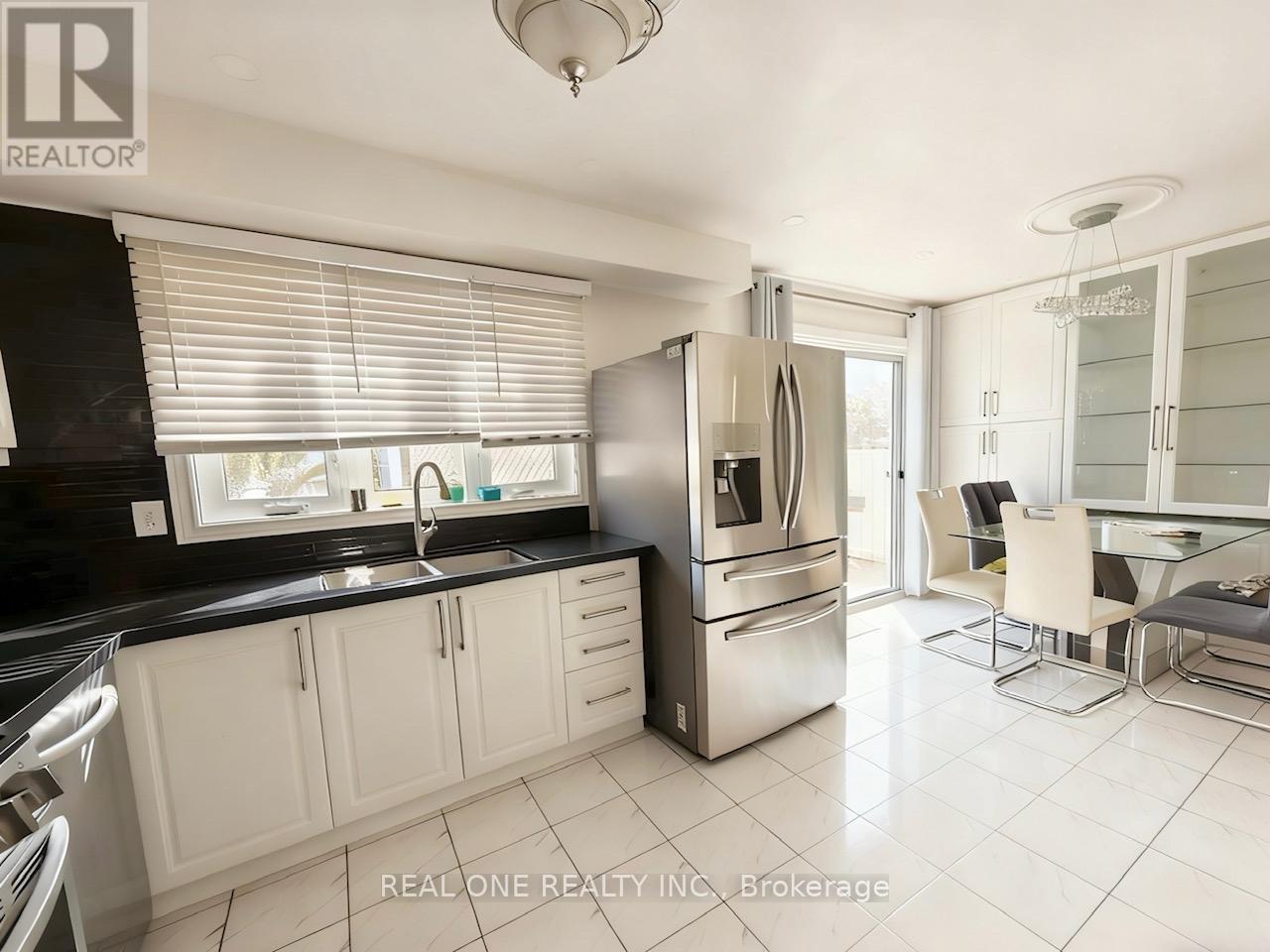 144 Clansman Trail, Mississauga, ON - Indoor Photo Showing Other Room