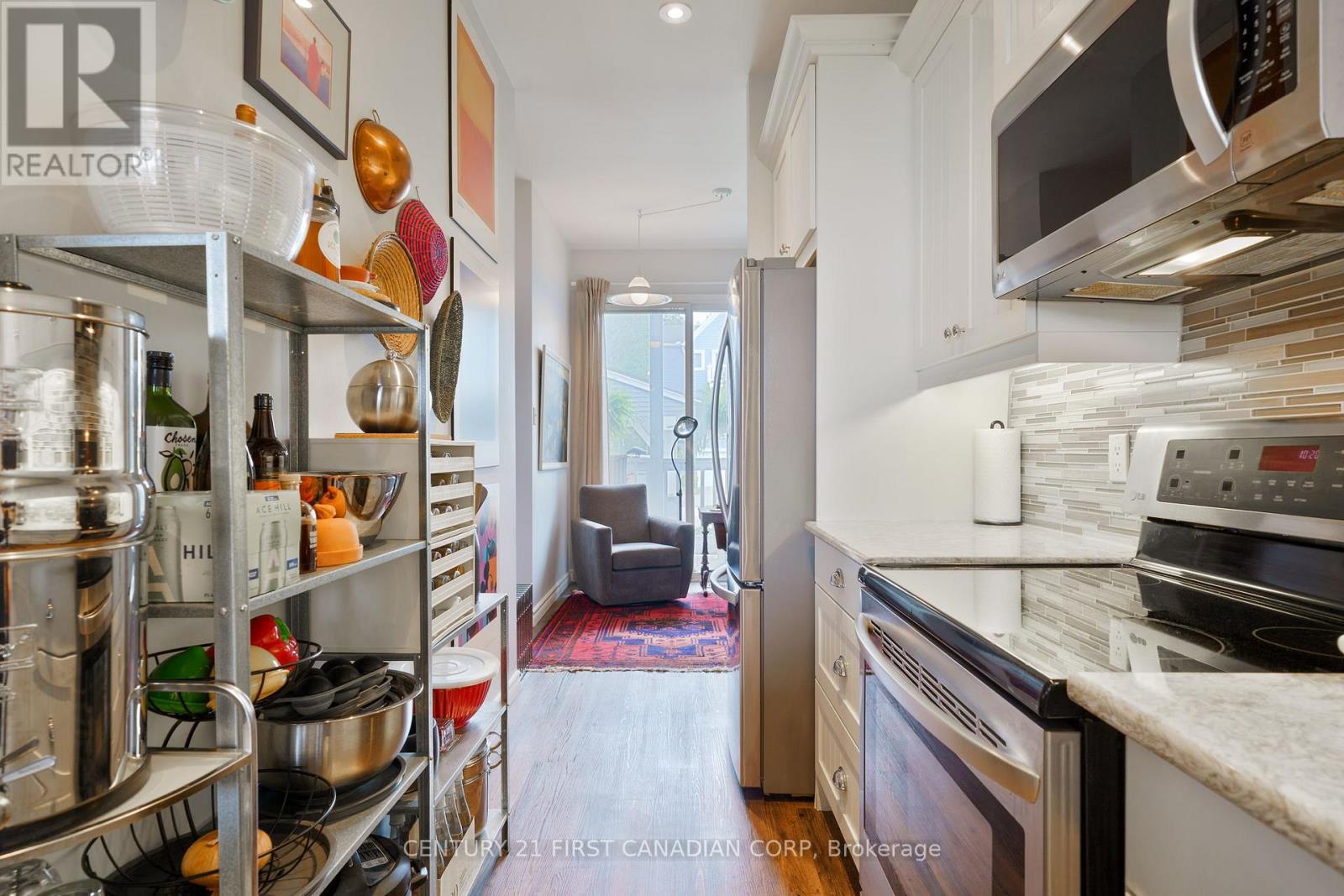50 - 374 Front Street, Central Elgin, ON - Indoor Photo Showing Kitchen