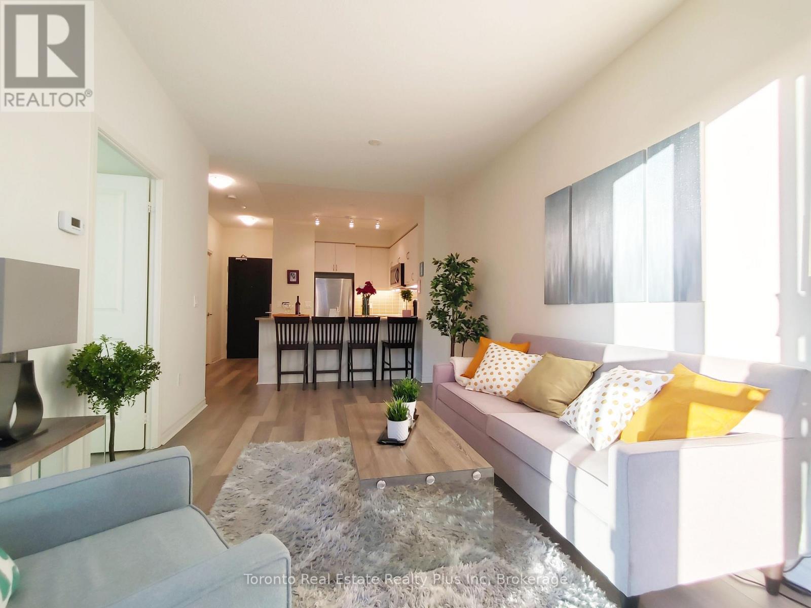 403 - 39 Annie Craig Drive, Toronto, ON - Indoor Photo Showing Living Room